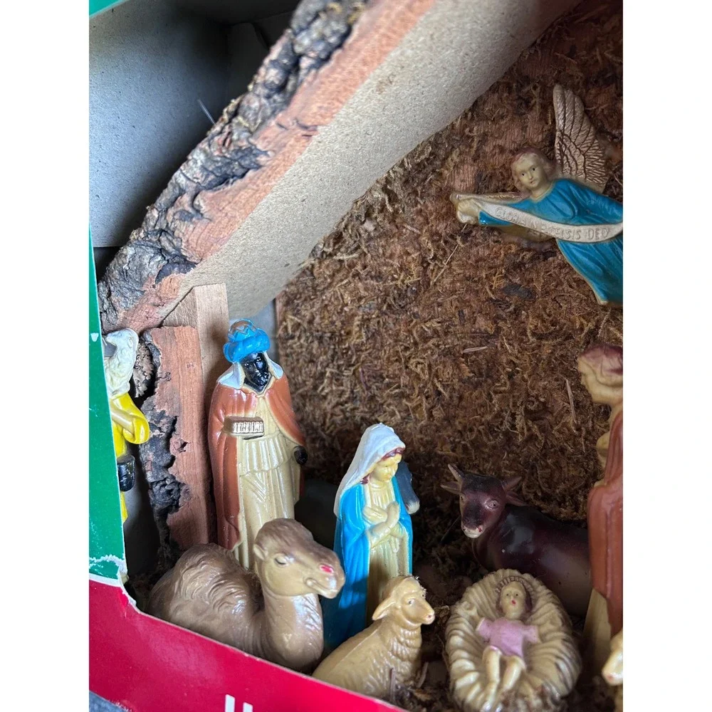 Vintage Holiday Trim Nativity Set 13 Hand Painted Figurines Wooden Stable Box